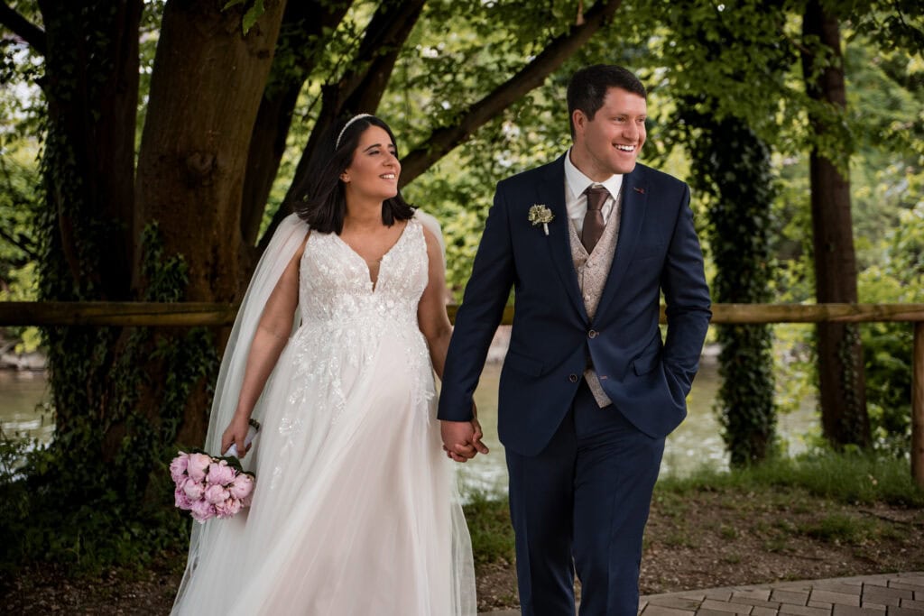 Hochzeitspaar im Park, Diane K. Senft, professionelle Hochzeitsfotografie, natürliche und emotionale.