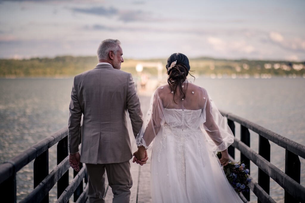 Brautpaar am Ammersee bei Sonnenuntergang
